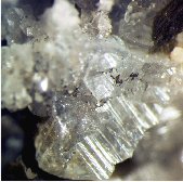 Cristaux de gobbinsite - cliquez pour photo grand format