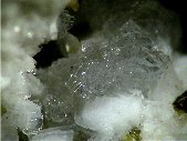 Cristaux de gobbinsite - cliquez pour photo grand format